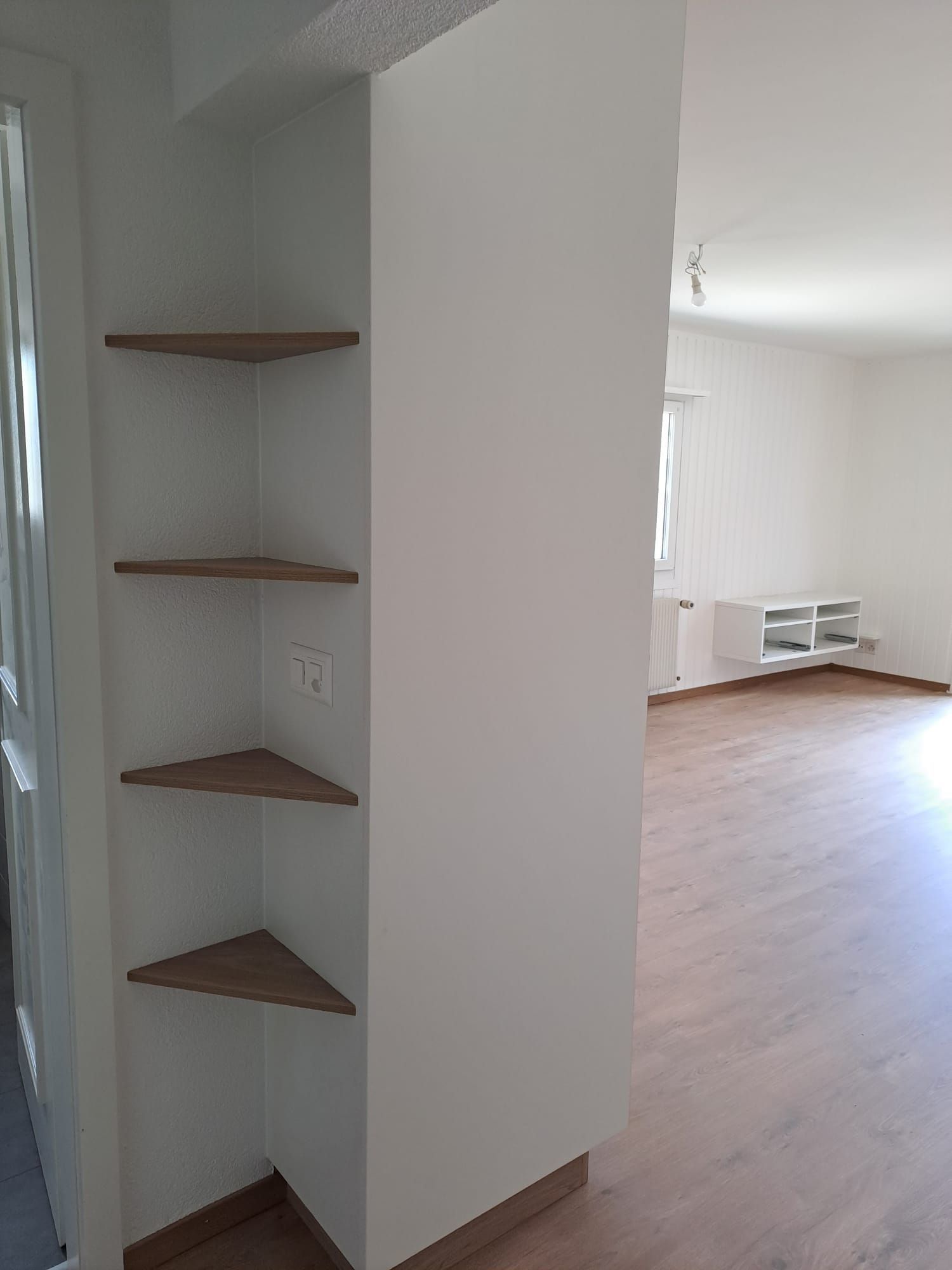 Arrière de la cuisine avec tablettes