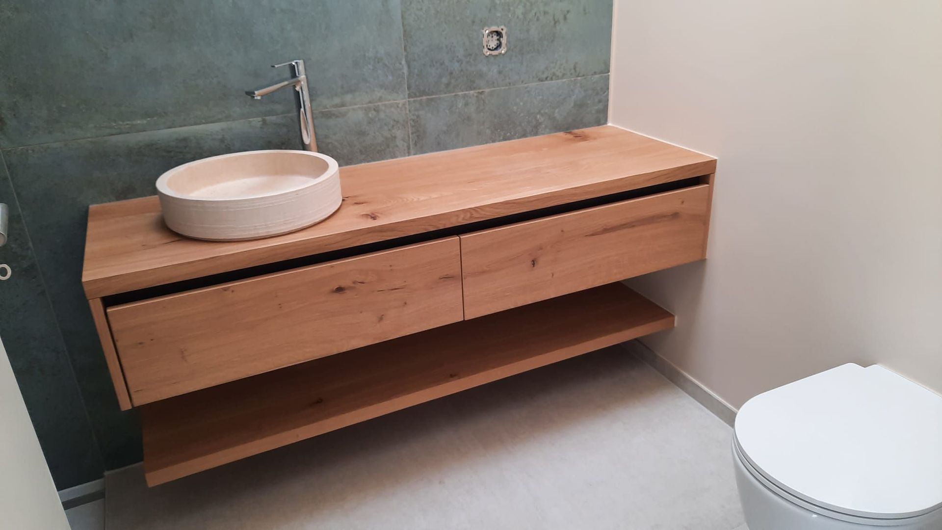 Meuble de salle de bain en chene