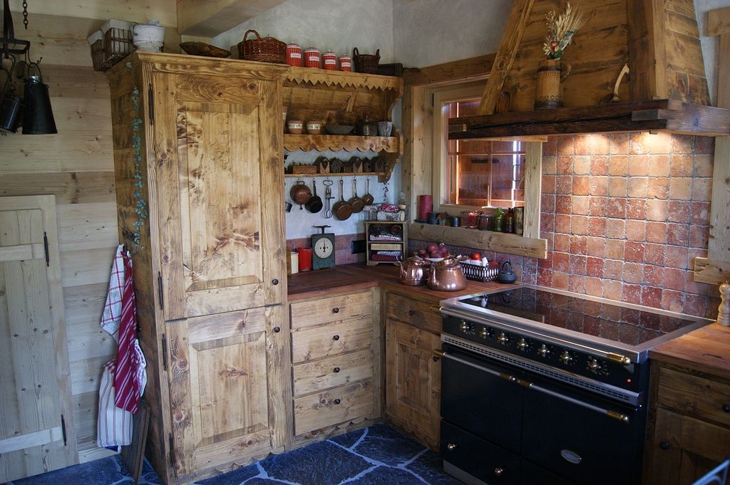 Cuisine vieux bois ciré.