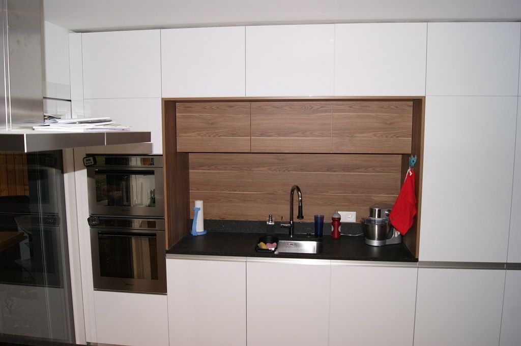 Cuisine stratifie blanc brillant.