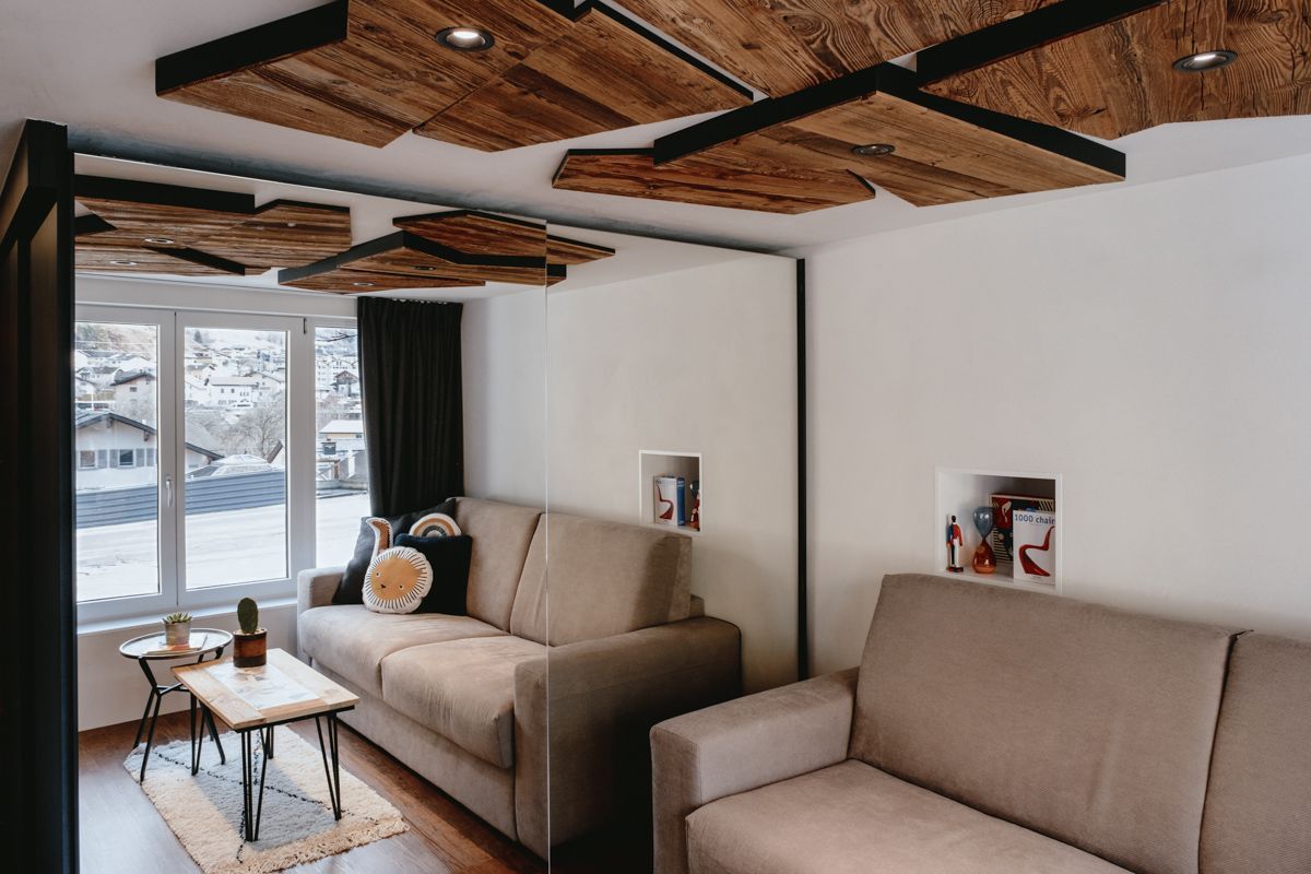 Porte et plafond en vieux bois - Partie mdf noir teinté dans la masse