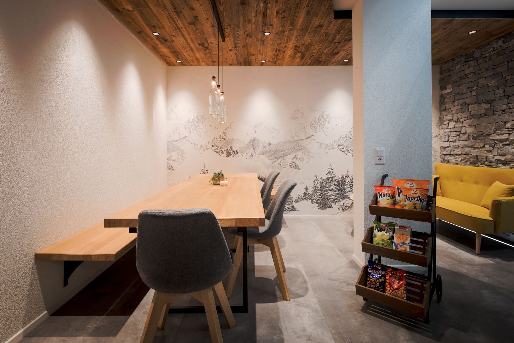 Raiffeisen Troistorrents: plafond en vieux bois