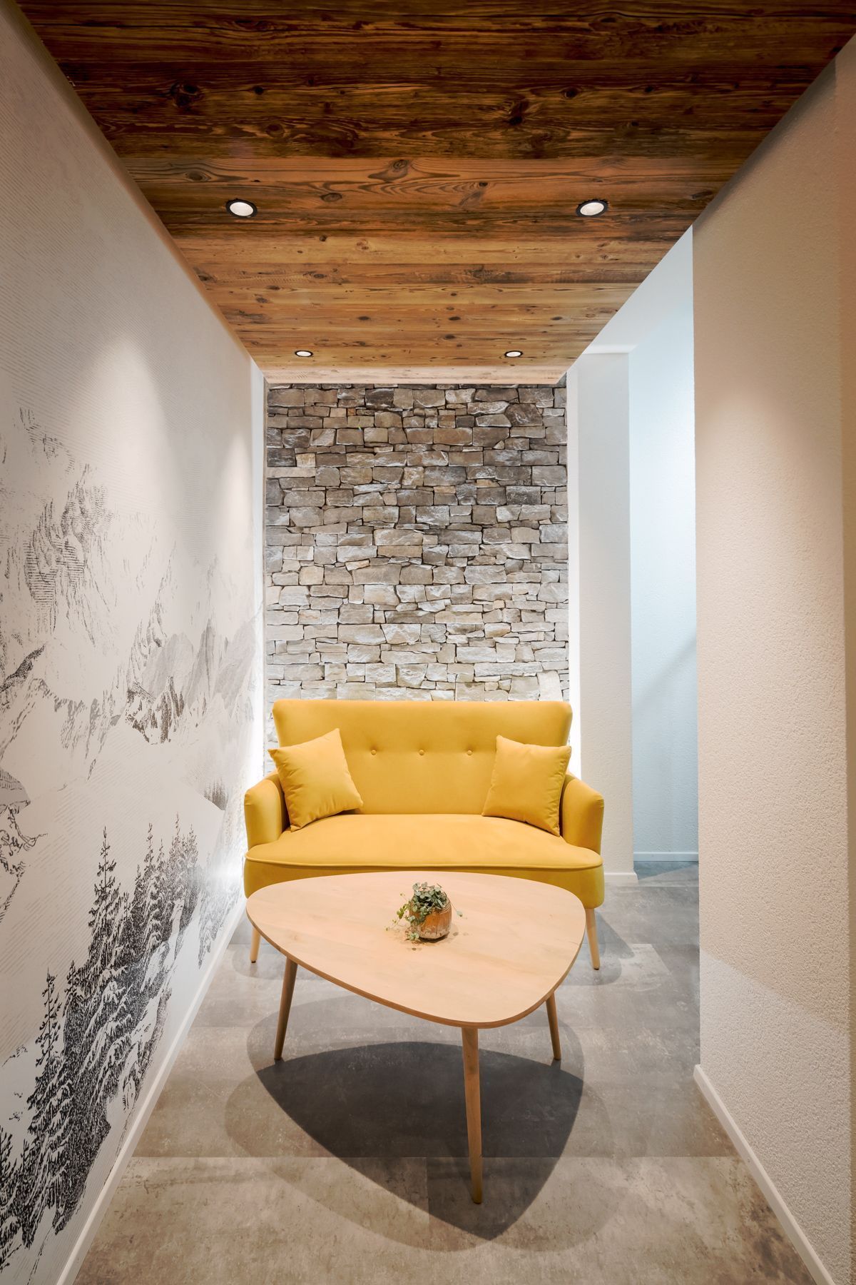 Raiffeisen Troistorrents: plafond en vieux bois