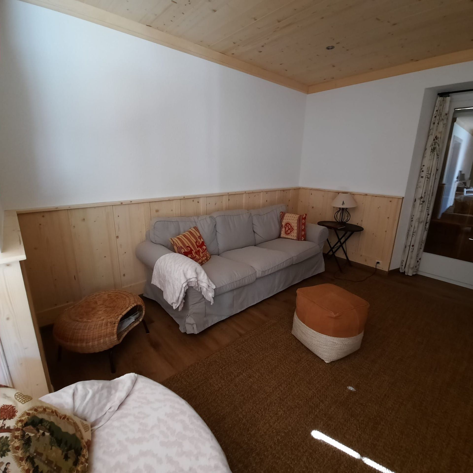 Rénovation des boiseries et du plafond en sapin