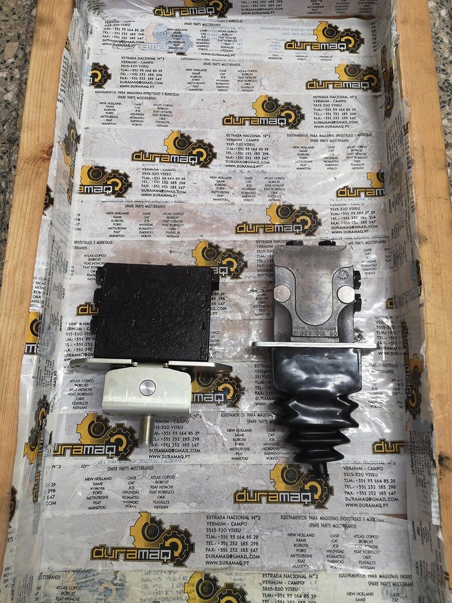 Distribuidores do pedal Komatsu PC26MR