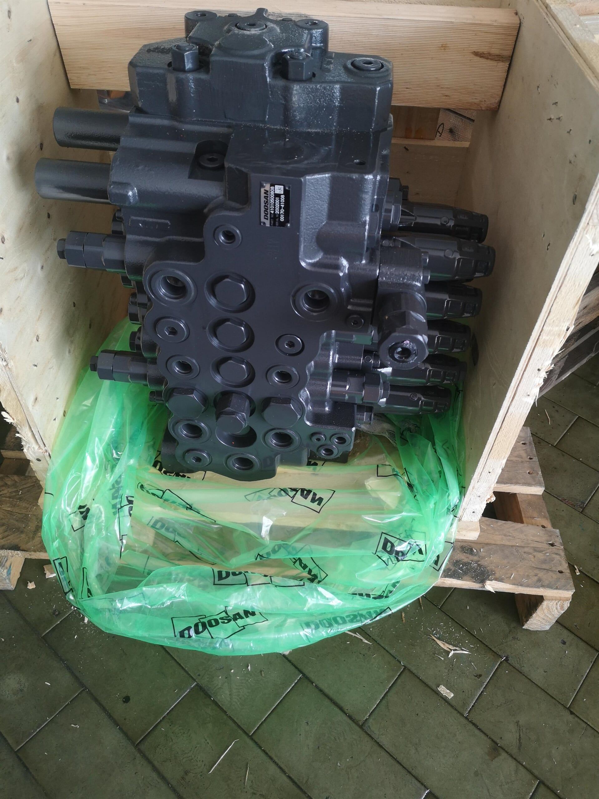 Distribuidor Daewoo/Doosan DX180