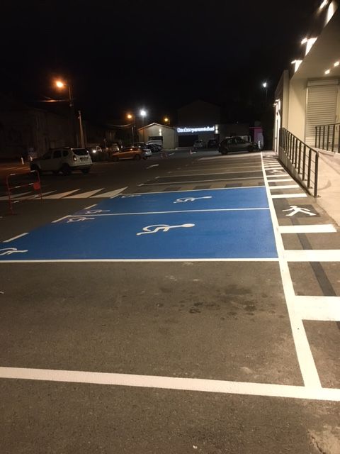 Parking pour personnes handicapées de nuit