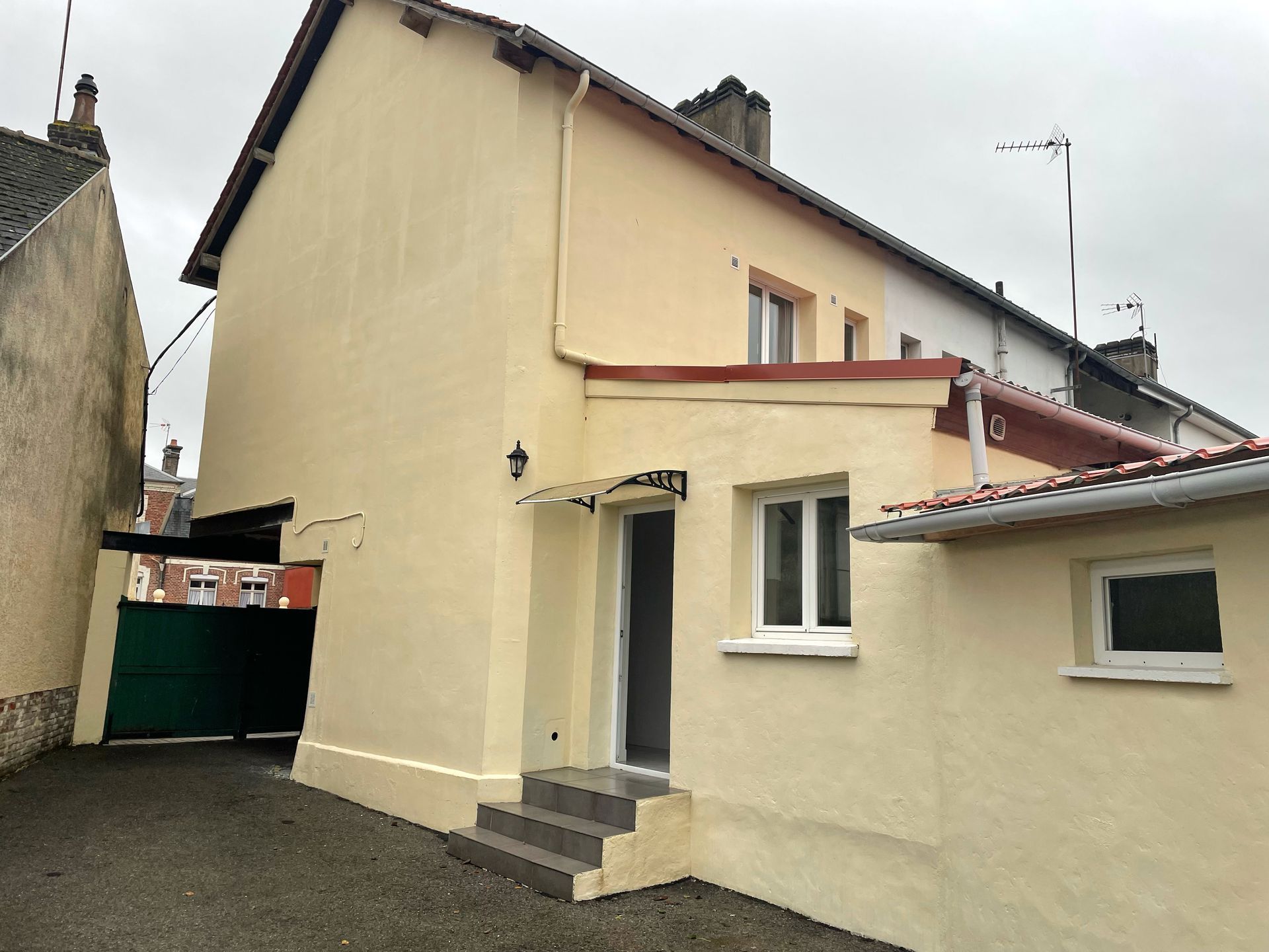 Nettoyage et peinture façade après