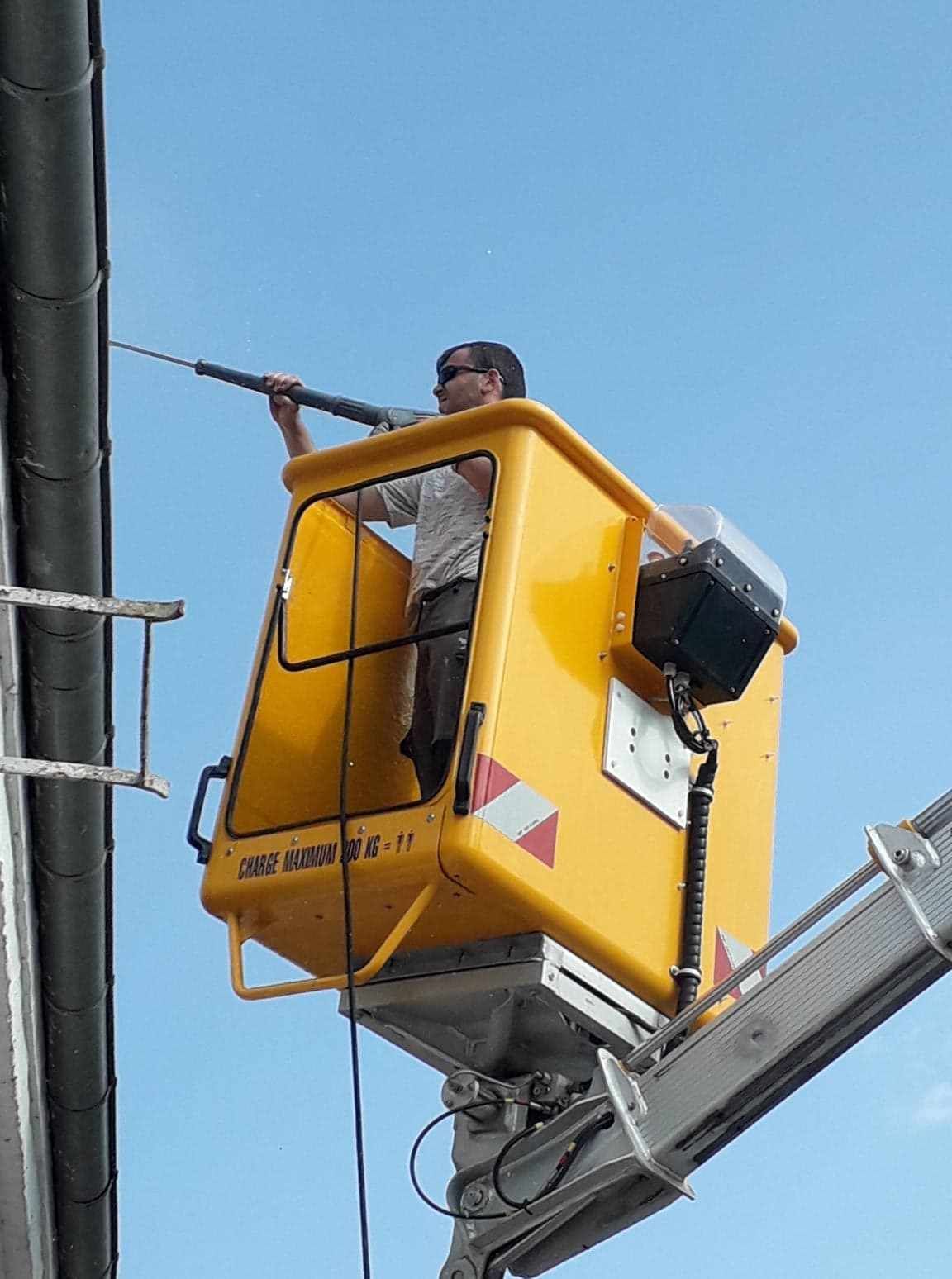 Nettoyage de bâtiment en nacelle