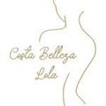 Un logotipo minimalista con el contorno dorado del torso de una mujer y el texto "Costa Belleza Lola" 