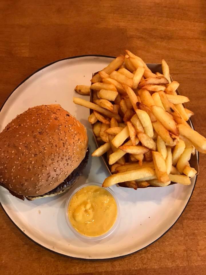 Hamburger en friet