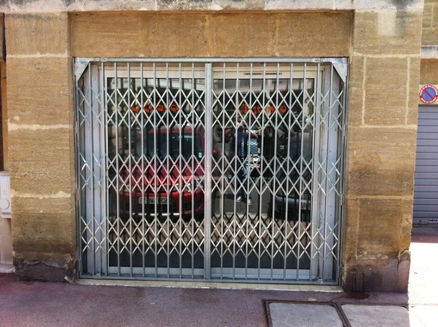 Grille de défense d'un commerce