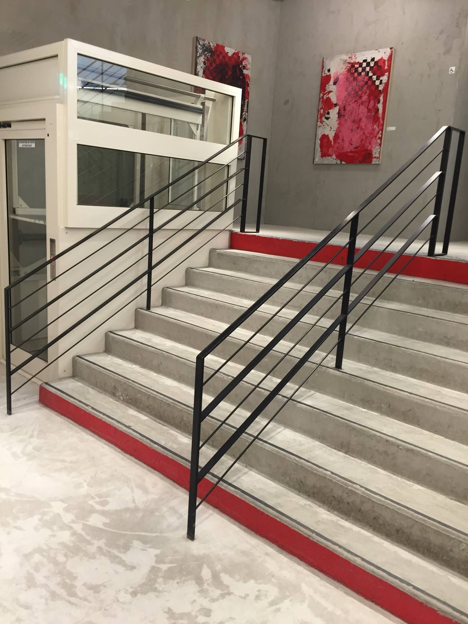 Garde-corps d'escaliers publics