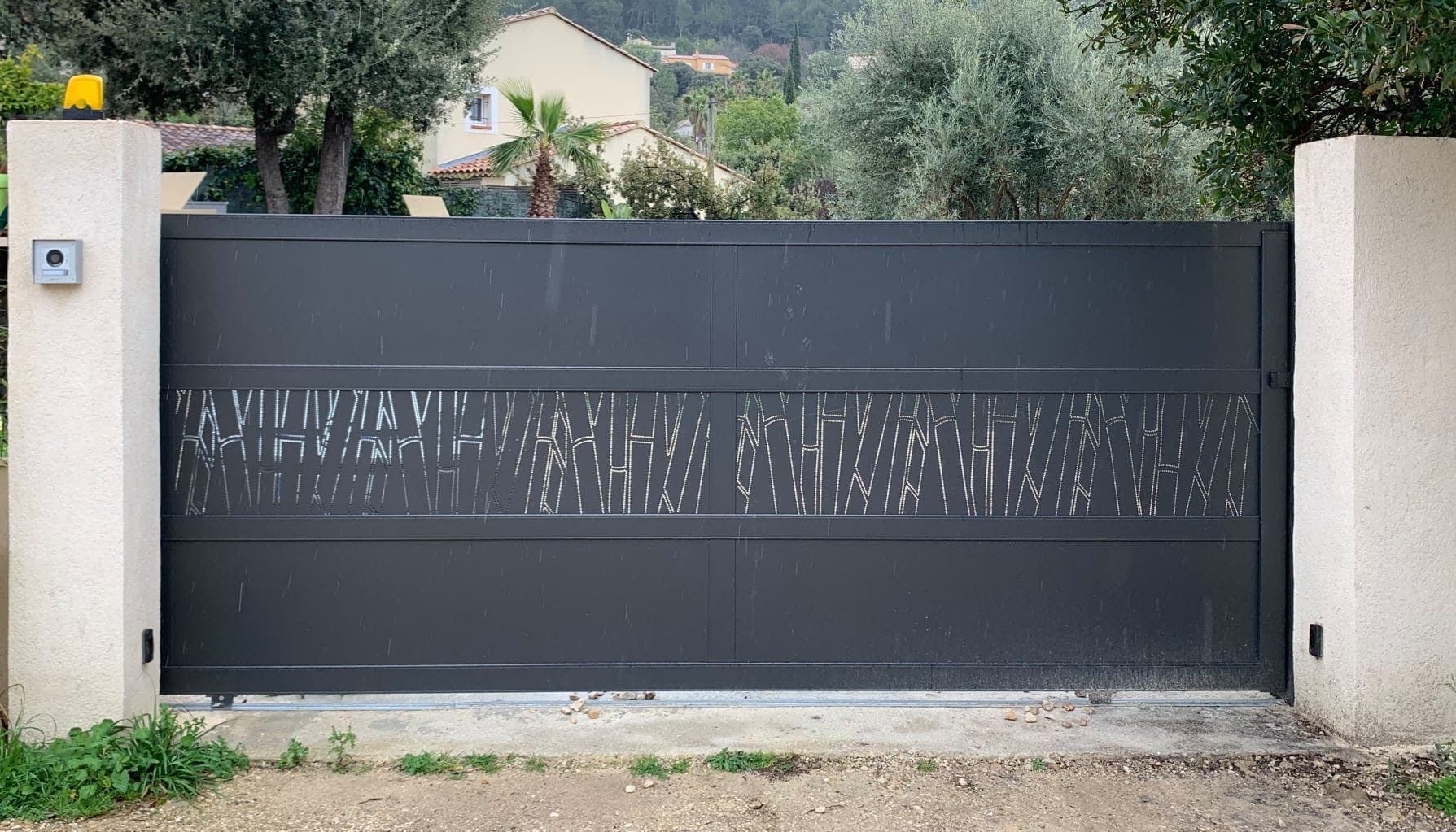 Découpe plasma abstraite d'un portail