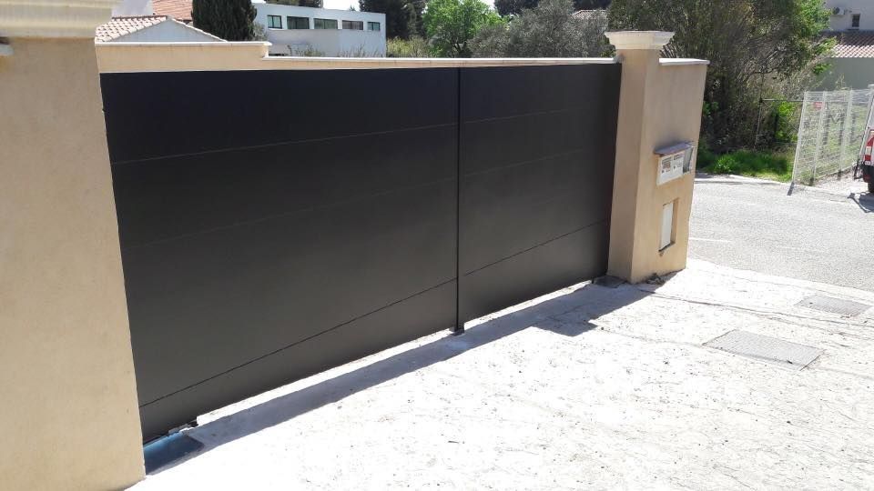 Portail aluminium noir