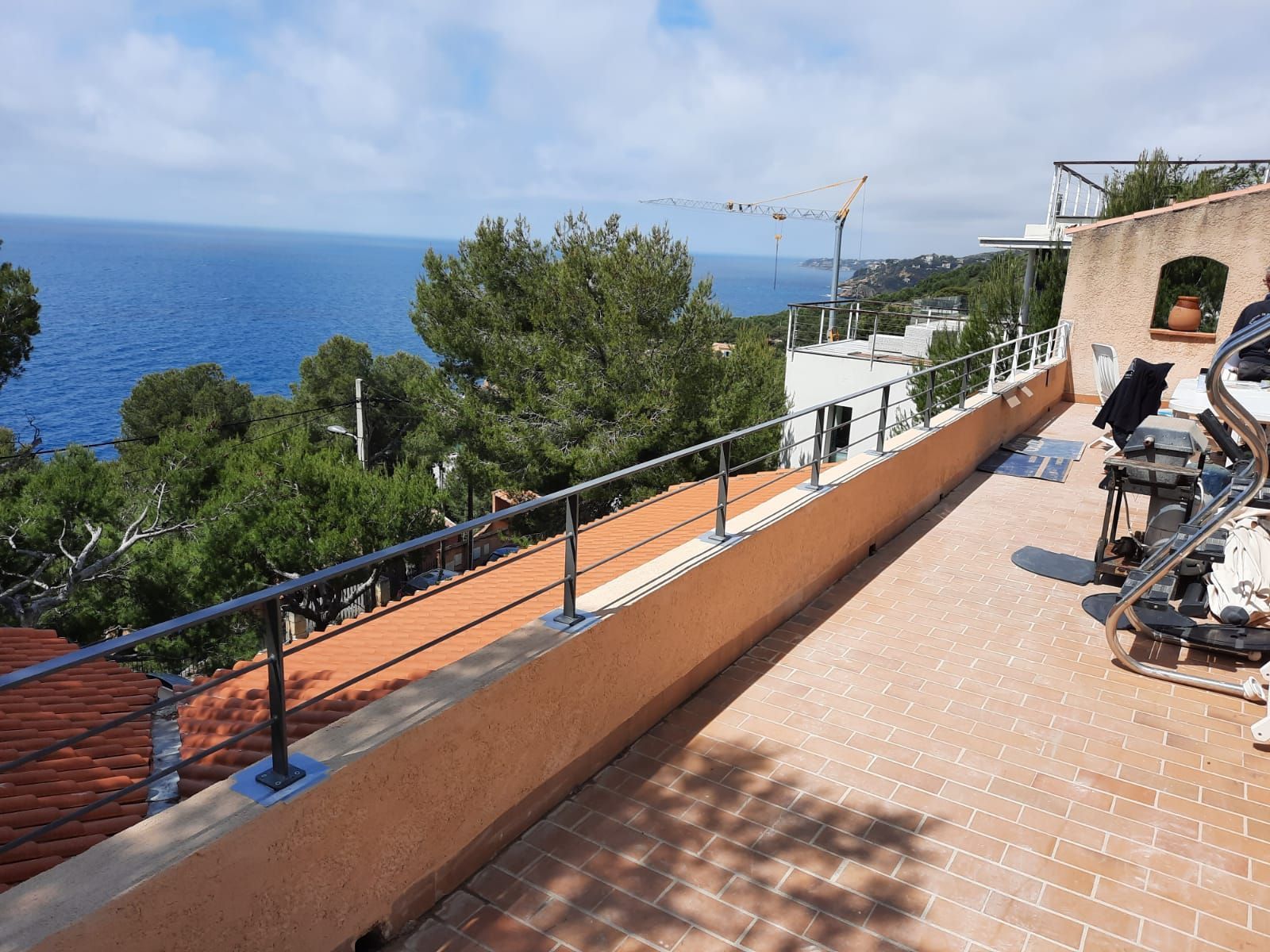 Long garde-corps en aluminium