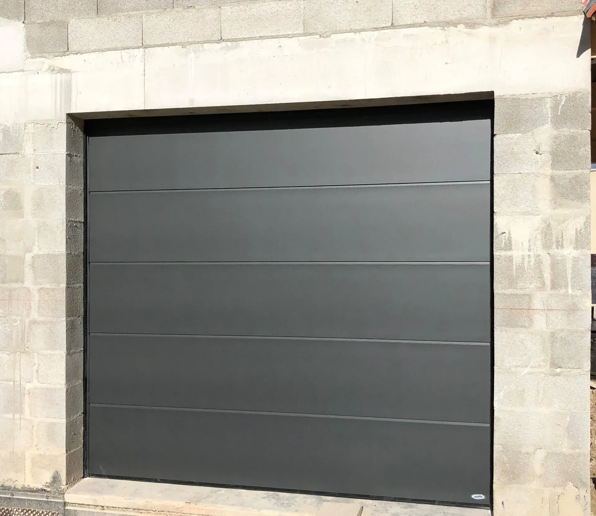 Porte de garage sectionnelle motorisée