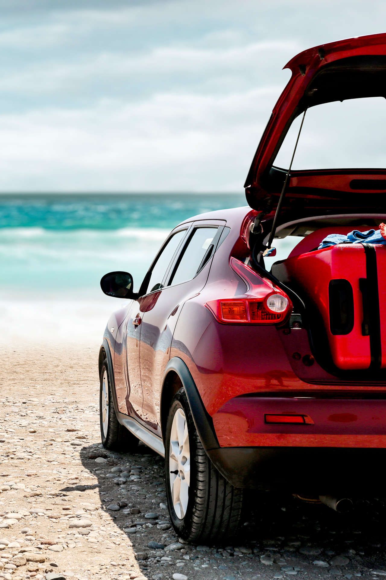 Auto am Strand zum Urlaub