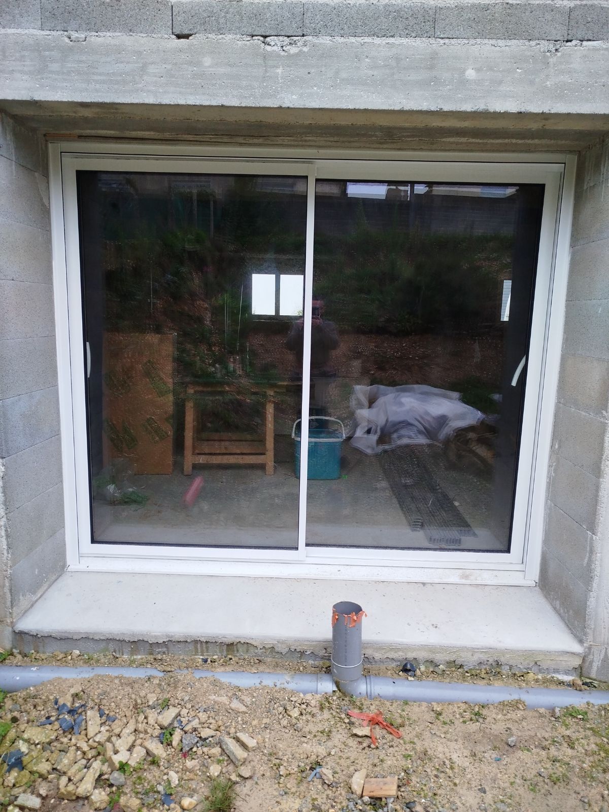 Baie vitrée - vue de l'extérieur.