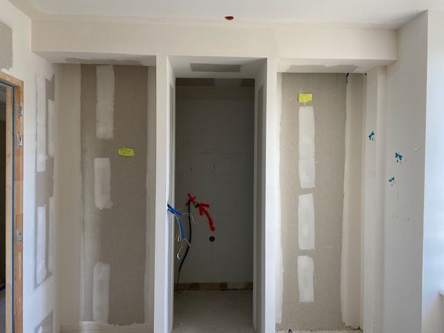 Création d'une ouverture de porte avec les cloisons en plâtre.