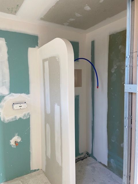 Création d'une cloison dans une pièce de vie.