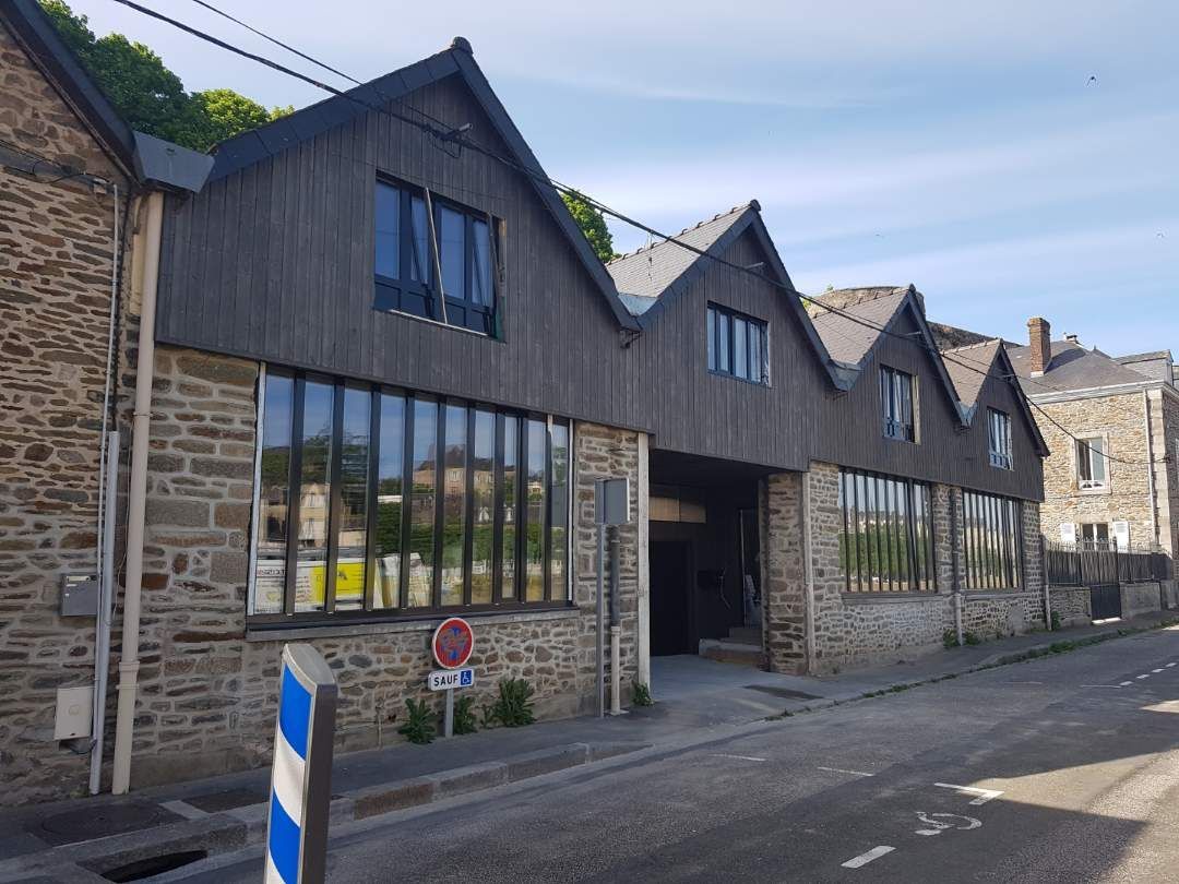 Bâtiment professionnel de l'entreprise.