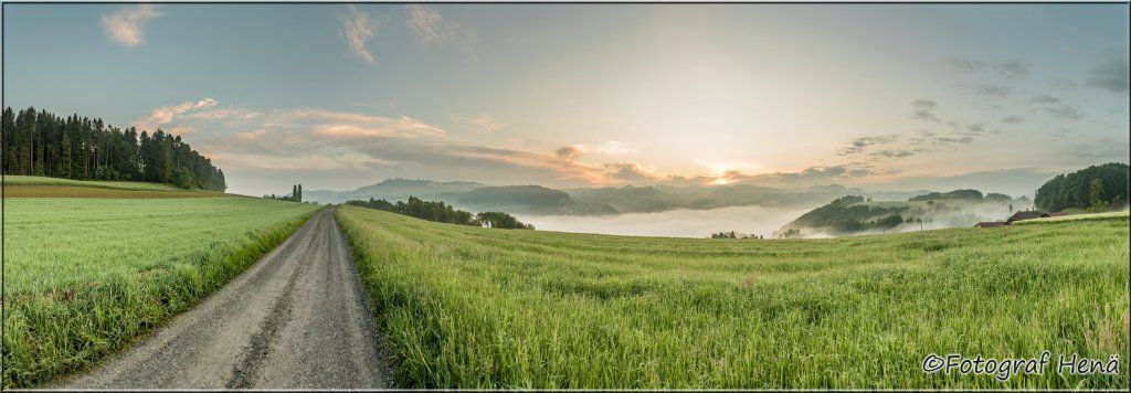 Blick vom Dentenberg über die Gemeinde Vechigen, die im moment noch unter dem Nebel liegt!