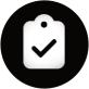 Lista de verificación blanca con una marca de verificación, sobre un círculo negro.