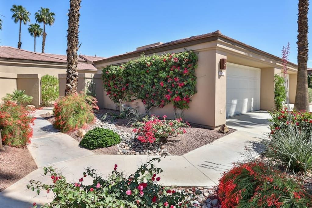 A house with flowers growing on the side of it. California-Summer-Trip-Pool