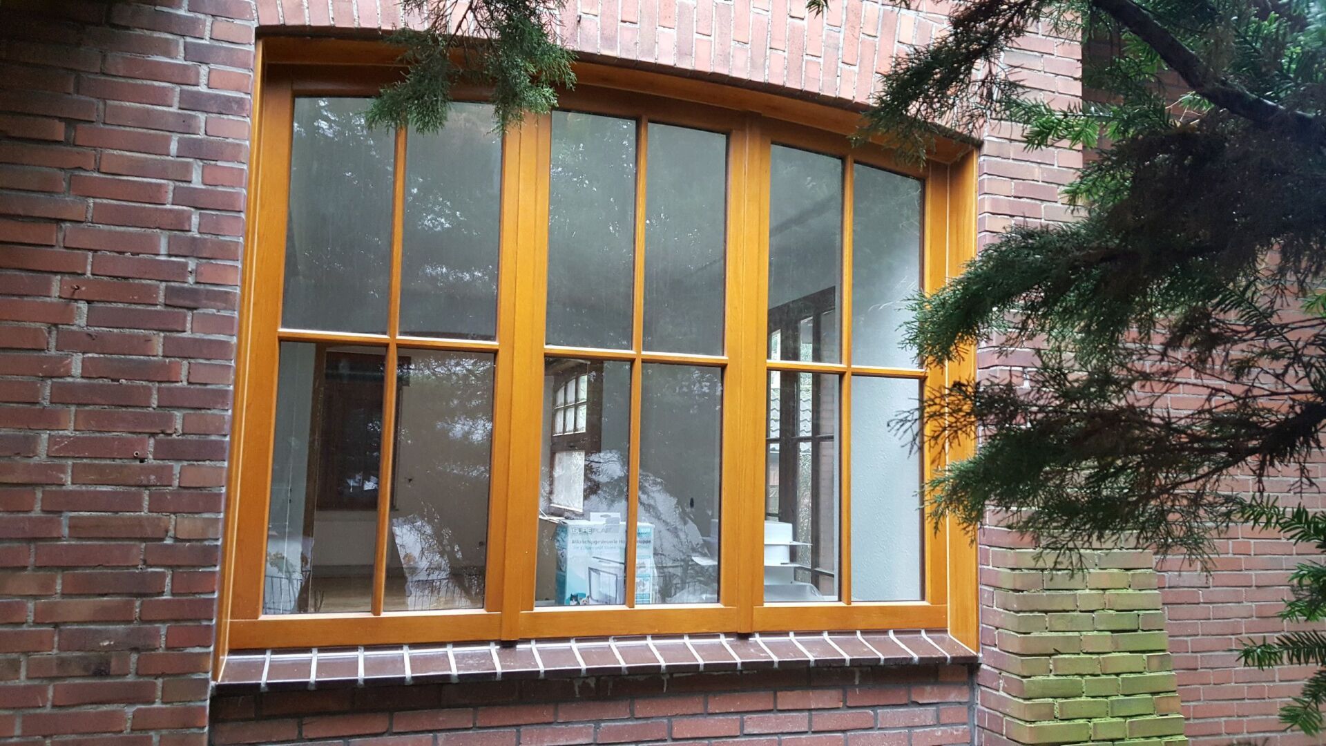 Fenster aus Holz von aussen