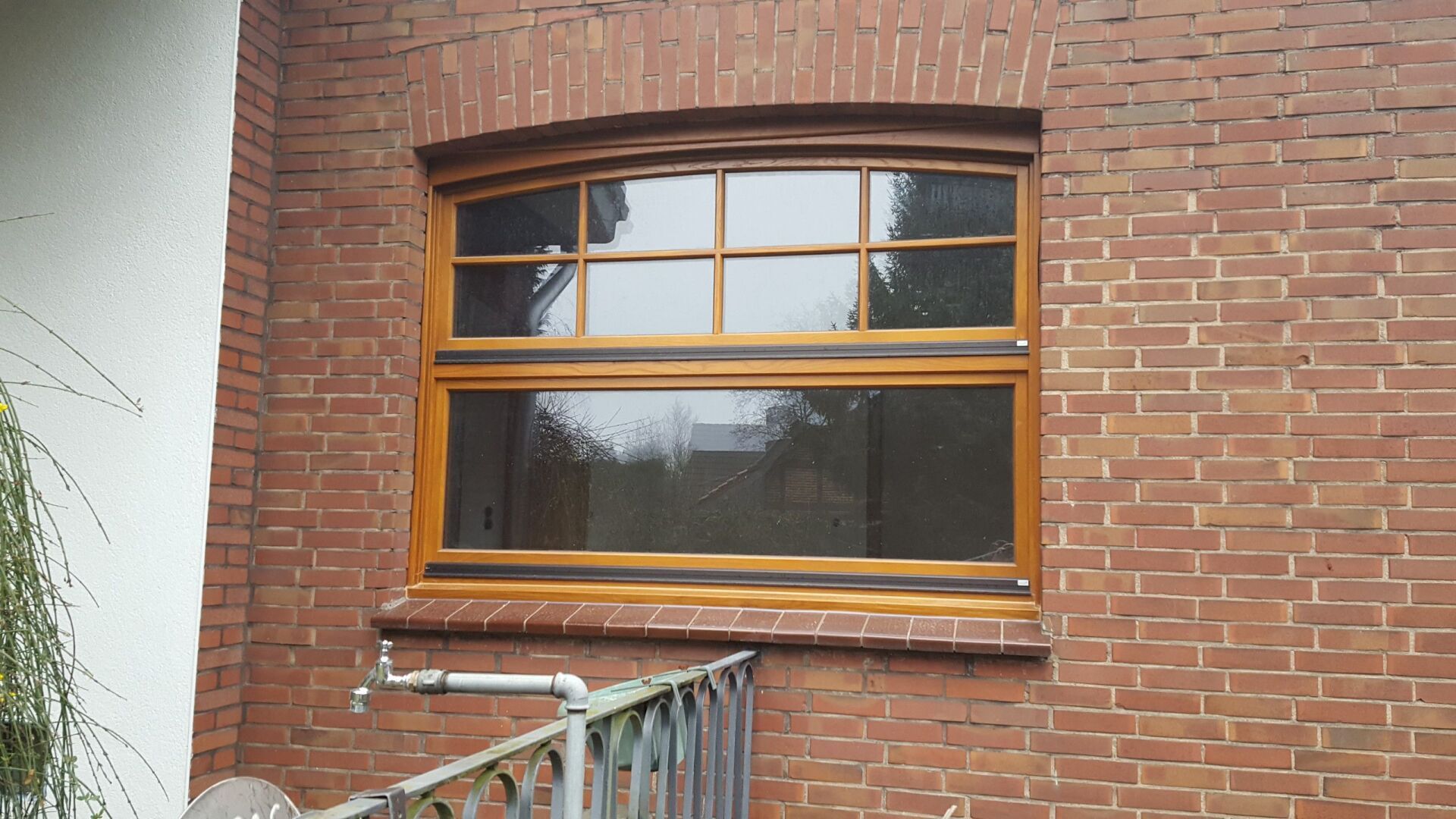 Holzfenster geöffnet