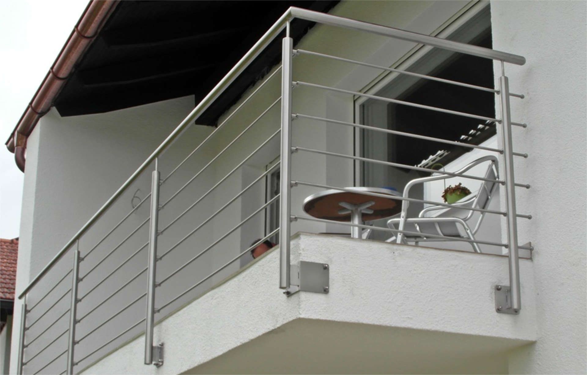 Geländerkonstruktion eines Balkons aus Metall