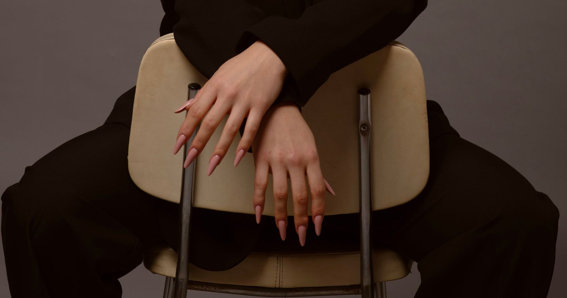 Rachel Álvarez, manicurista y formadora en Valencia