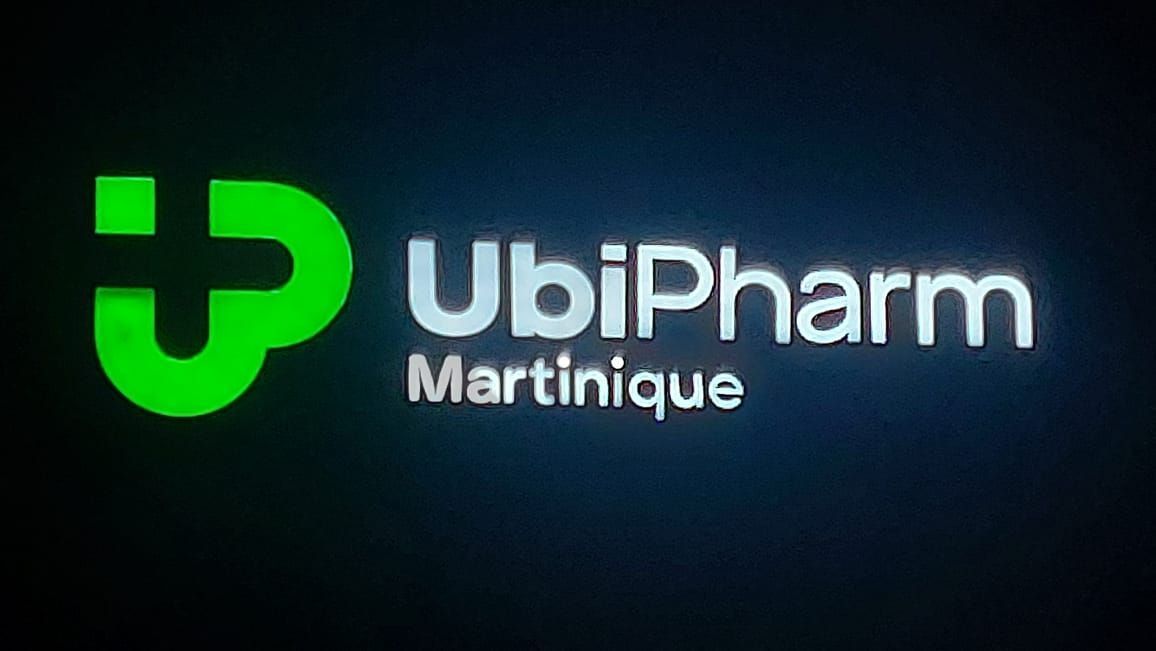 Enseigne d'UbiPharm Martinique.