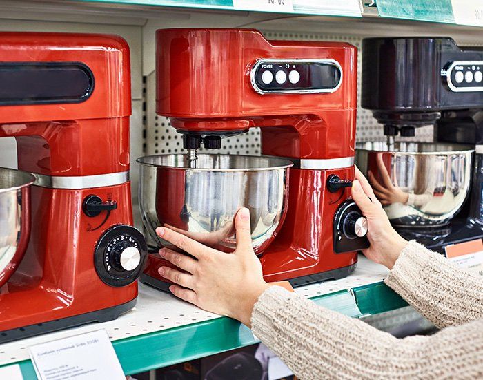 Photo de robots de cuisine en rayon de supermarché