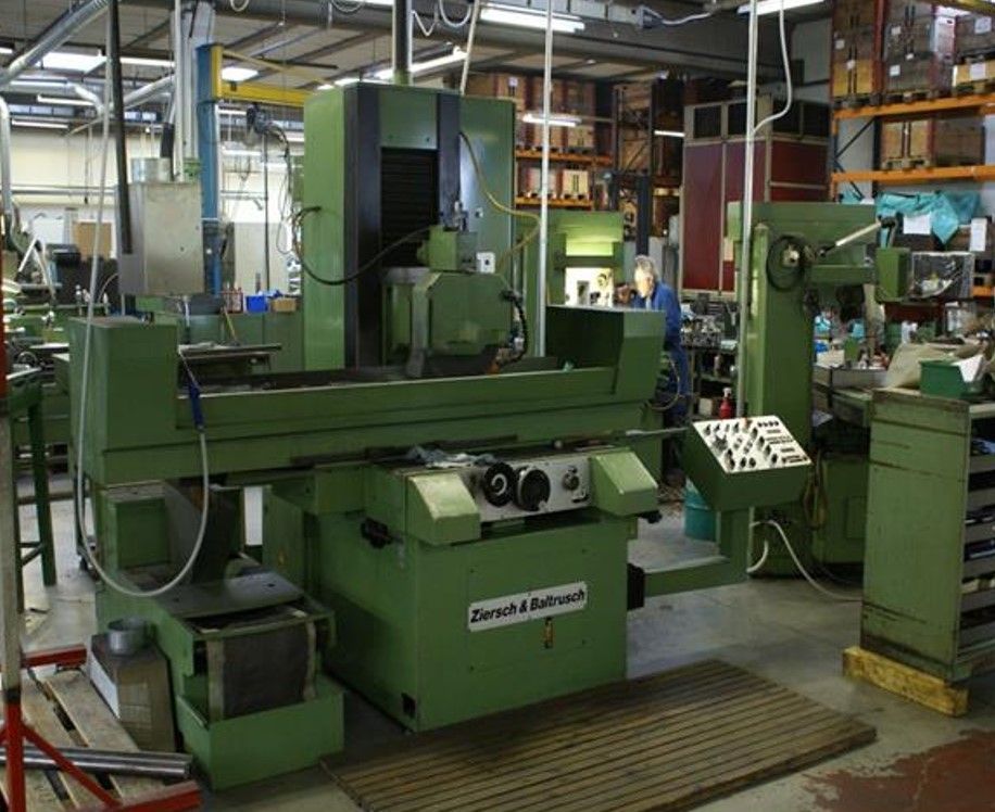 Assemblaggio gruppi - Montagen von Baueinheiten - Damec SA