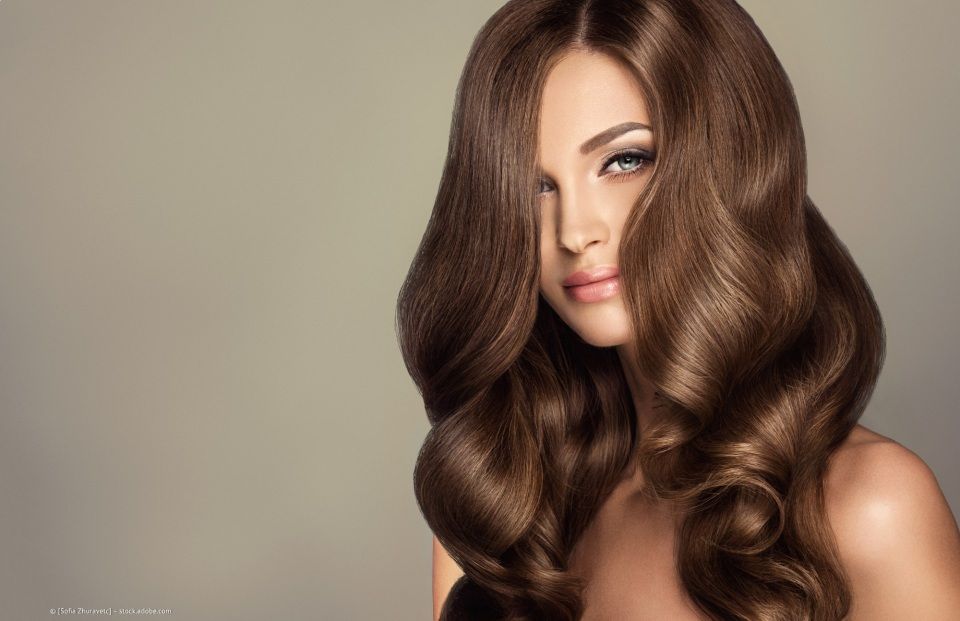 Frau mit langem Haar