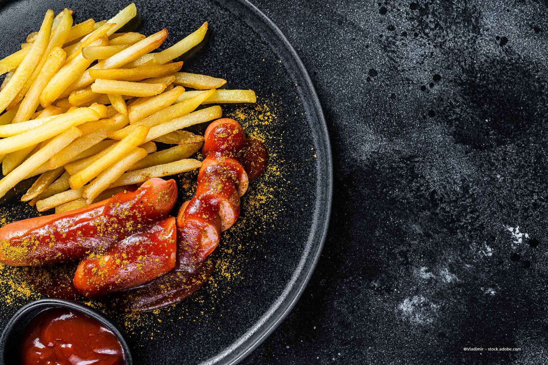 Currywurst mit Pommmes