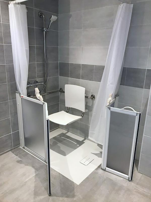 douche pour personne à mobilité réduite