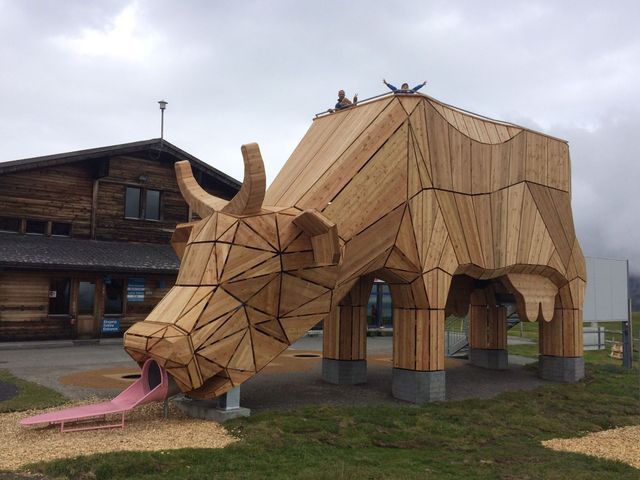 Holzfigur Kuh - Brawand Zimmerei AG