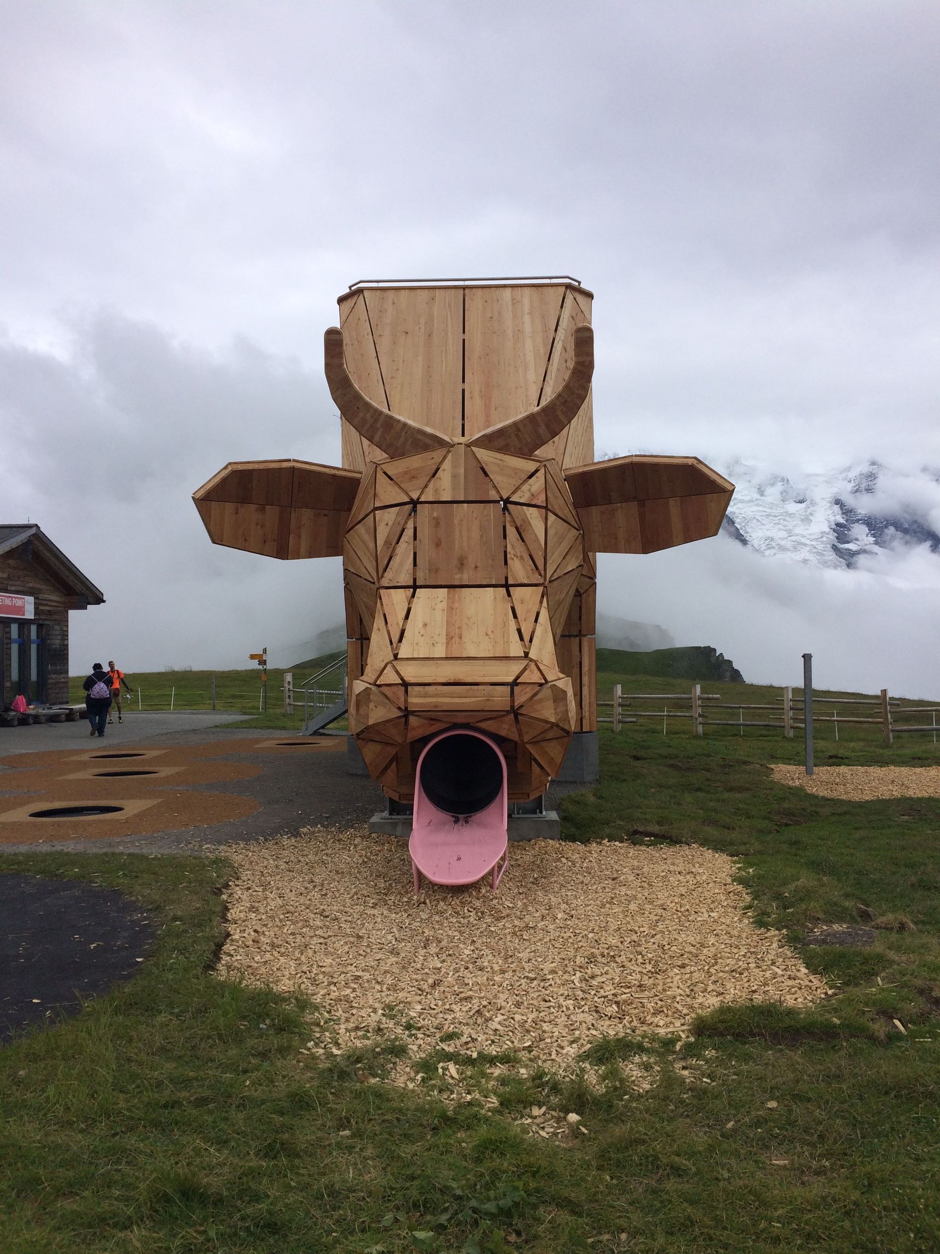 Holzfigur Kuh - Brawand Zimmerei AG