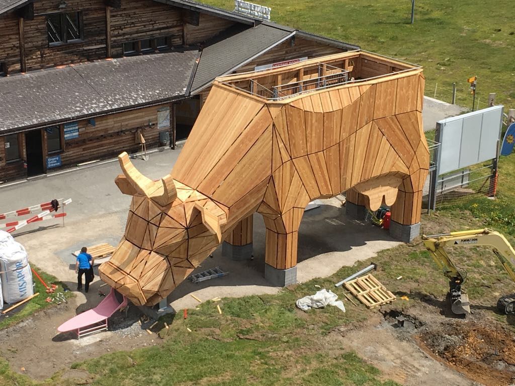 Holzfigur Kuh - Brawand Zimmerei AG