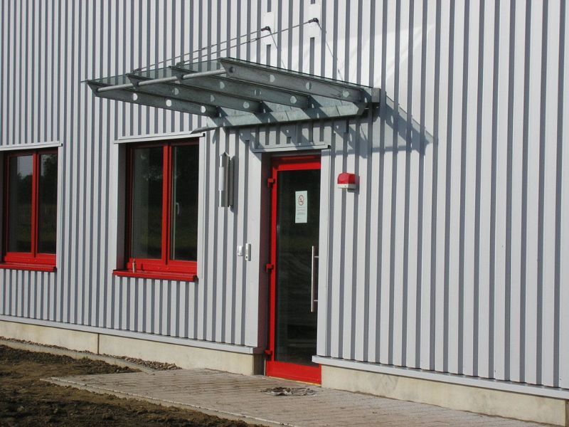 Glas-Vordach