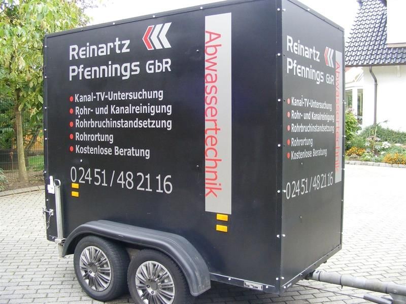 Ein Trailer mit der Aufschrift Reinartz Pfennings Gbr