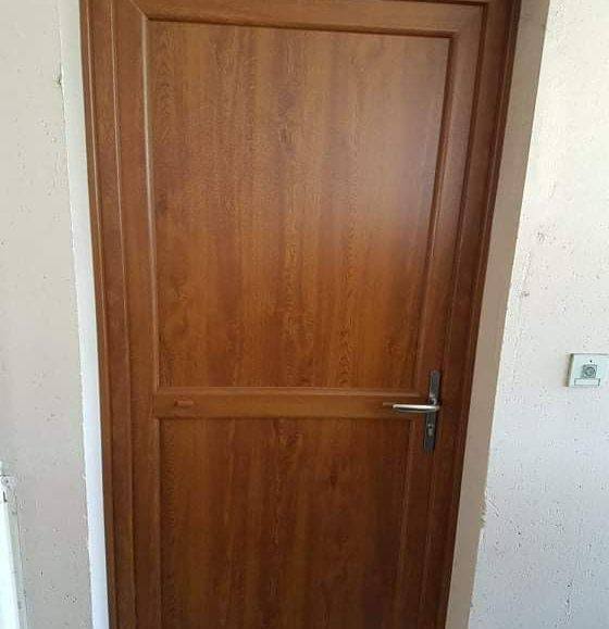 Porte d'entrée en bois