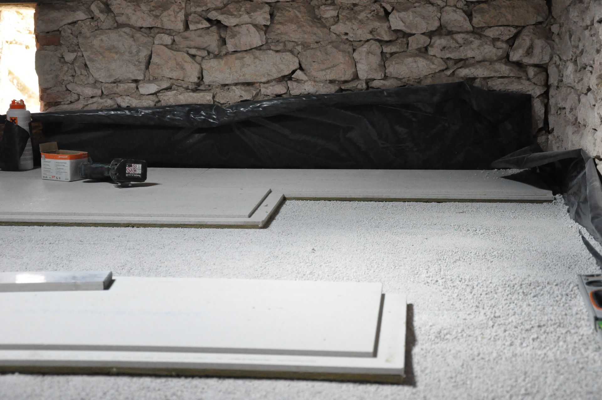 Isolation de sol en cours de réalisation