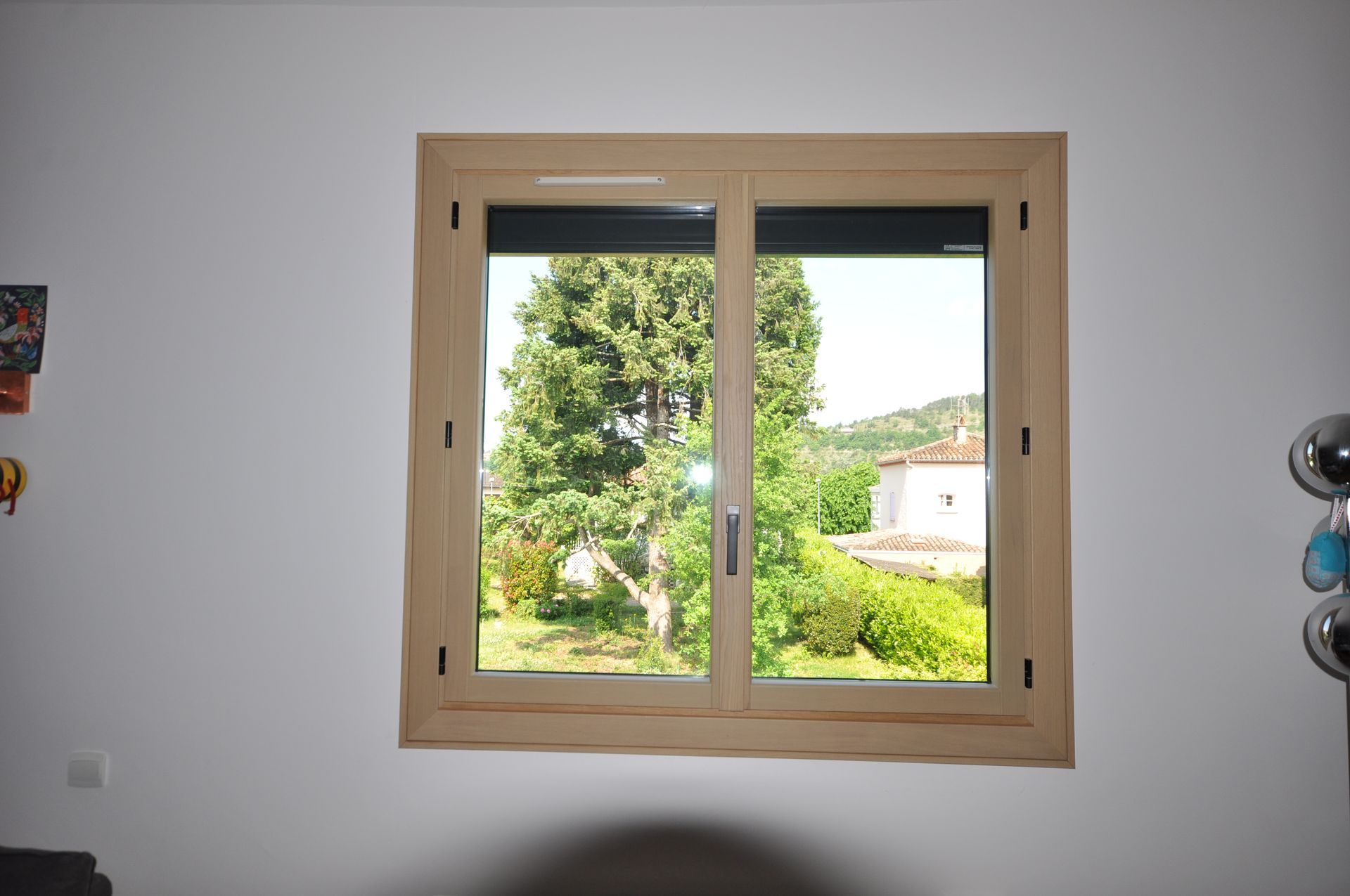 Fenêtre en bois carrée