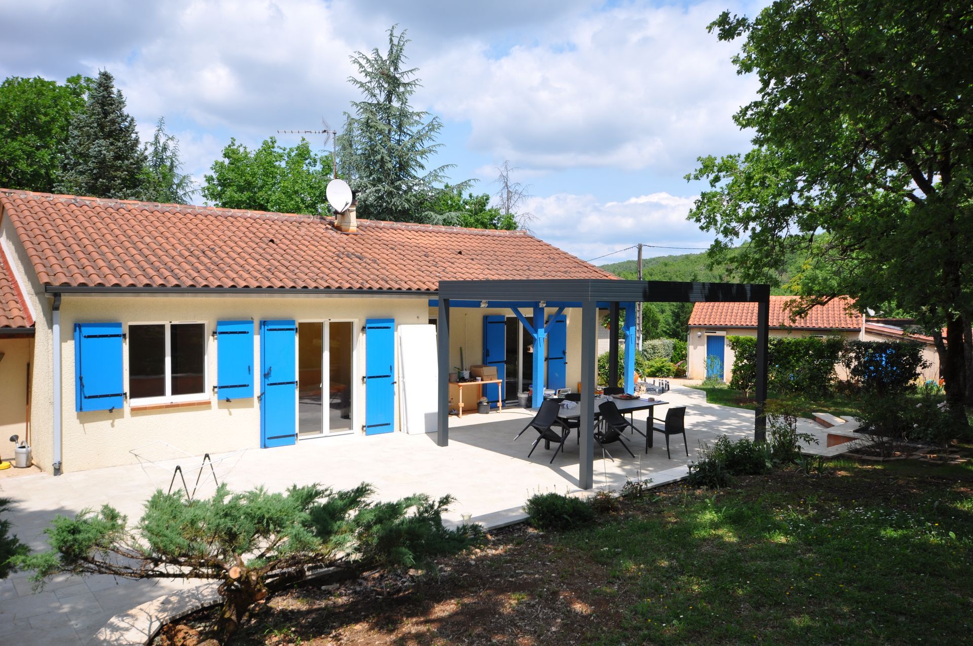 Maison avec une pergola