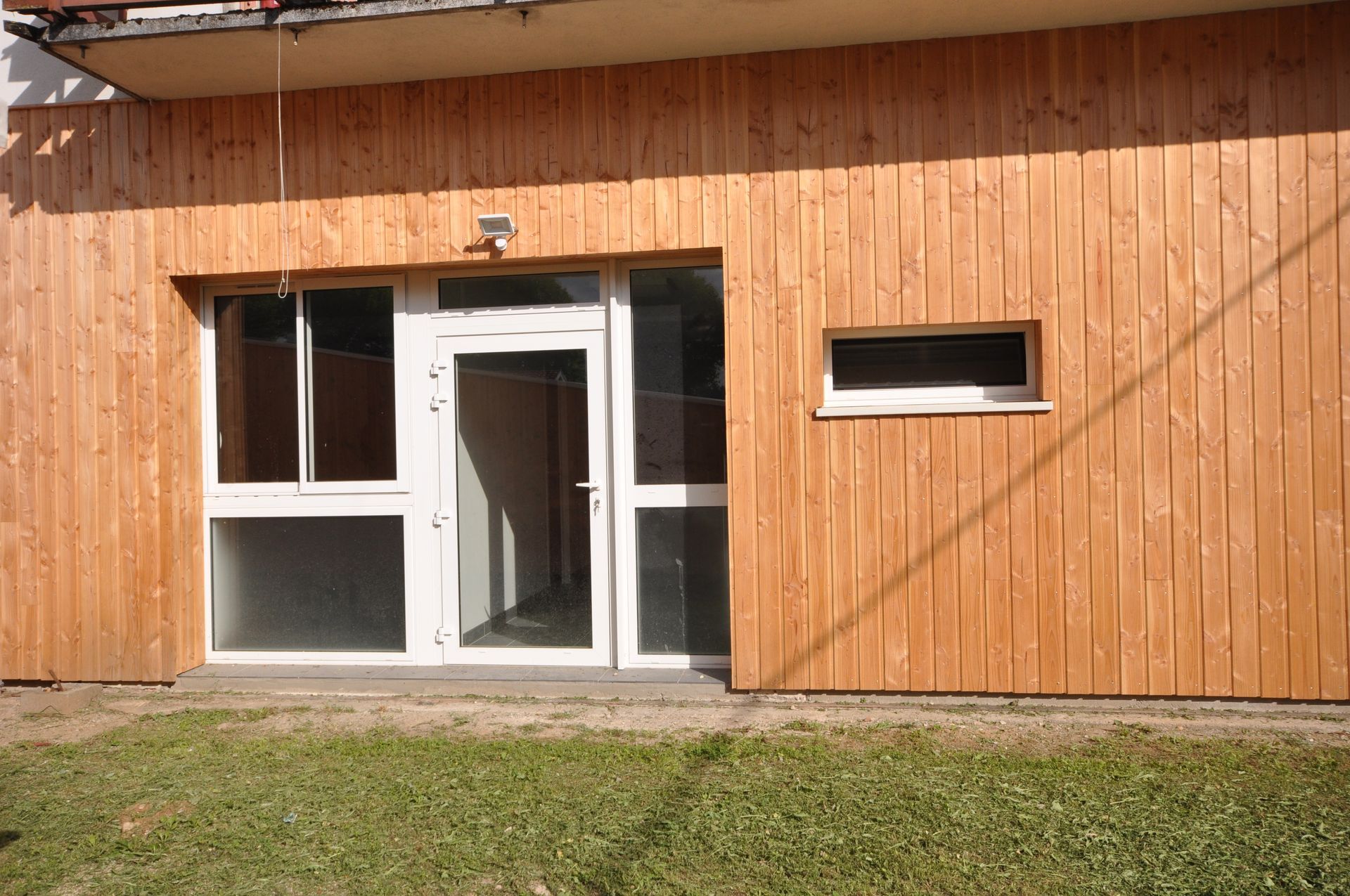 Devanture en bardage en bois