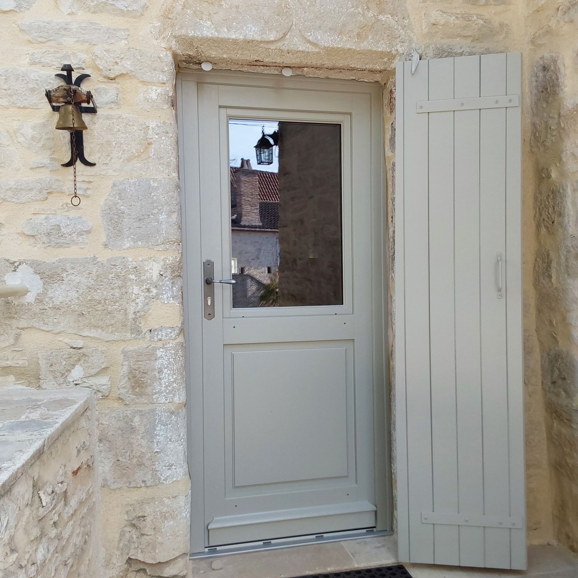 Extérieur d'une porte en bois